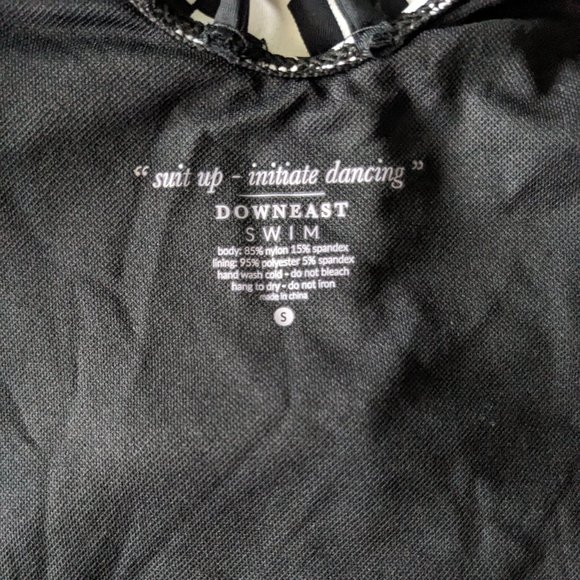 DOWNEAST "Bedford" Geometric Swimsuit Strappy Crisscross Straps Crosshatch Small - Picture 14 of 14